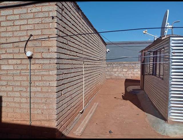 2 BEDROOM HOUSE FOR SALE IN TEMBISA EXT 11